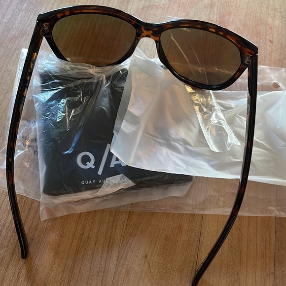 Quay tortoise rim sunglasses Brand New never worn - Picture 2 of 5